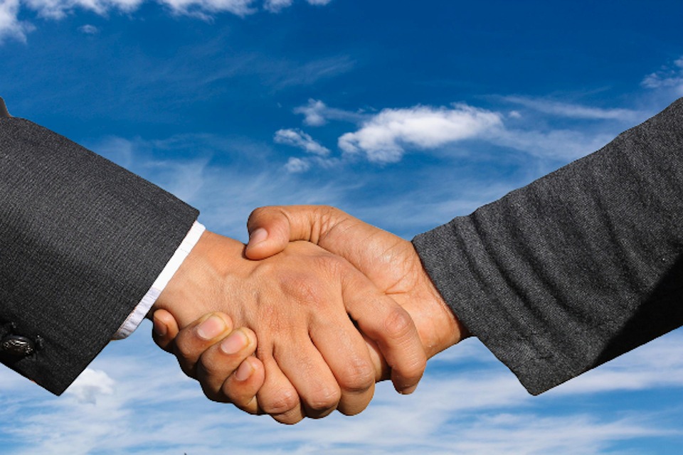 handshake-6015639_960_720
