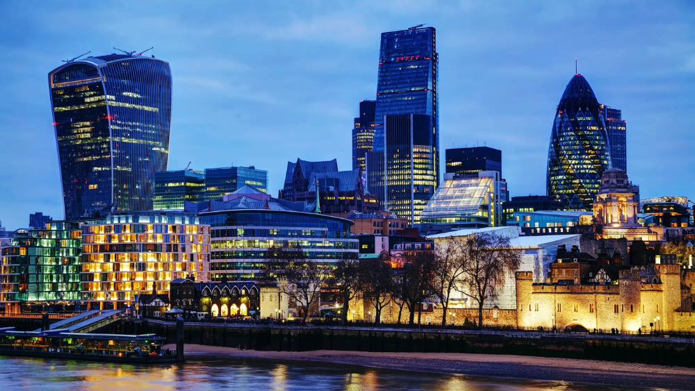 UK commercial property skyline representing commercial property investment guidance